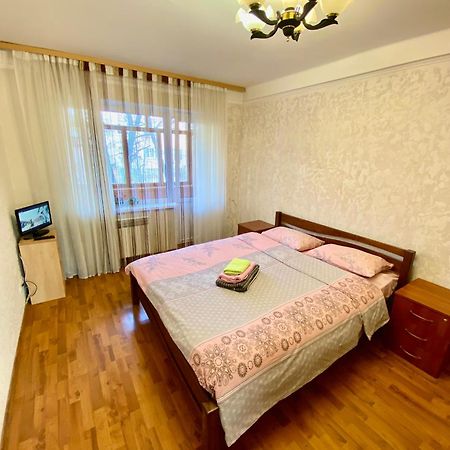 Квартира На Воскресенці, Поруч Метро Лівобережна, Інститут Серця, Мвц Kiev Dış mekan fotoğraf